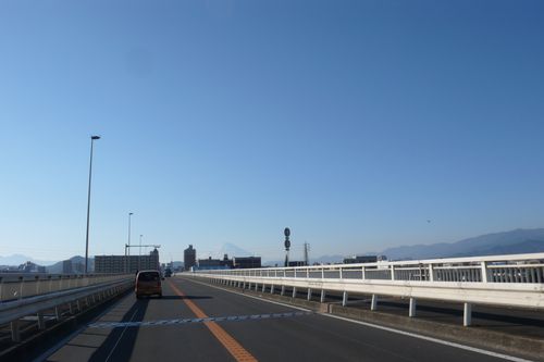 can you see the white mt. fuji?  - photo : LEICA D-LUX3 DC Vario-Elmarit f2.8-4.9/9-23 ASPH
