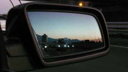 small mt. fuji is in the mirror  - photo : LEICA D-LUX3 DC Vario-Elmarit f2.8-4.9/9-23 ASPH