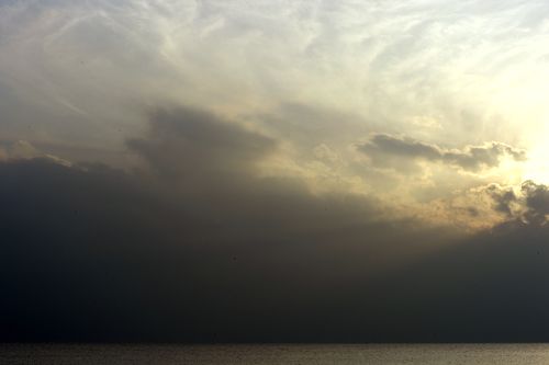 sky and sea and sun  - photo : LEICA M8 + Noctilux-M 1:1/50