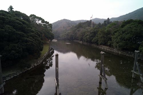 holy river in the shrine  - photo : LEICA M8 + Tri-Elmer-M 1:4/16-18-21 ASPH